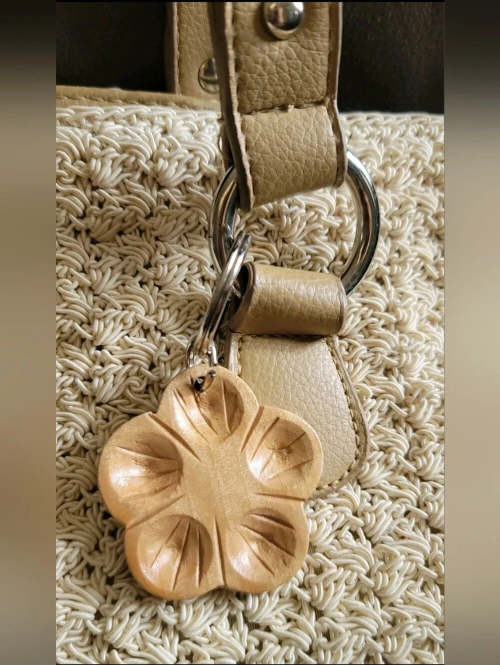 Women's Ivory Knit Woven Handbag with Top Zipper & Wood Plumeria Keychain *READ*